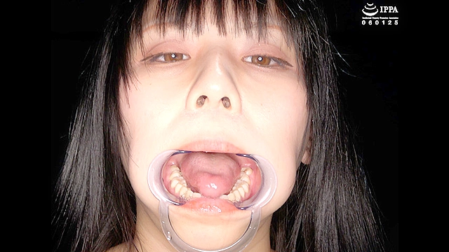 【歯・口内フェチ】足裏をくすぐりられて喜ぶいまどき女子の口内観察！