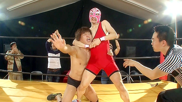 覆面プロレスラーの俺が呪いのマスクで女体化