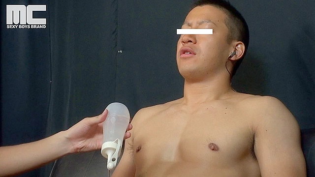 ゴリマッチョ友宏が時折エロ吐息を吐きだし、男の舌にノックアウト！