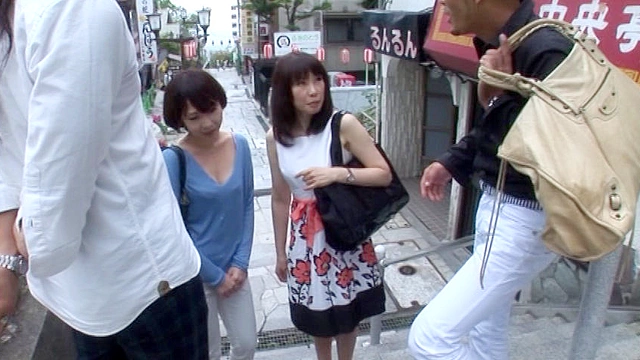 温泉旅行中セクシーおばさんナンパ 濃厚中出しワイルドショット！！2