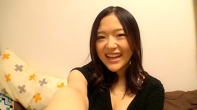 指でマ○コ抜き差し掻き回し！人妻かたりかけ淫汁ぐちゅぐちゅ発狂オナニー