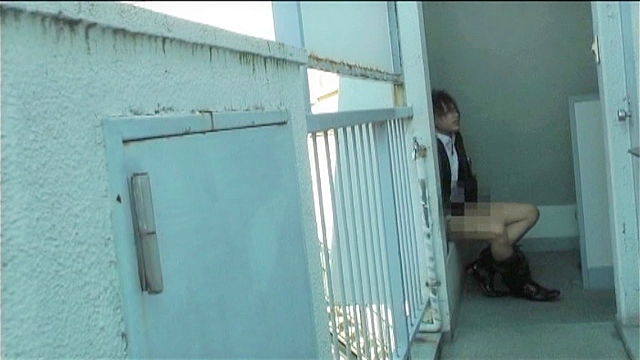おでかけ発情プチ露出男子 01