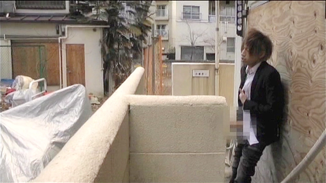 おでかけ発情プチ露出男子 01
