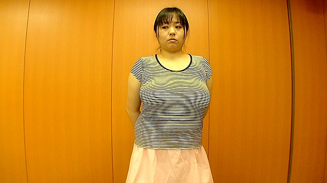 夫に内緒でパンツを売る女 人妻・水森ゆい