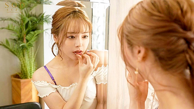 人気エロカワ美容師ゆなさんは実はとんでもなくキス魔 お客様をべろちゅう誘惑ぐい 小倉由菜