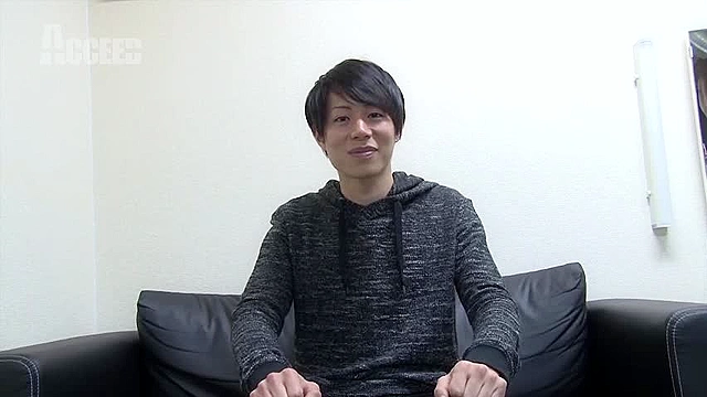 スジ筋ノンケ青年「けいいち」くんカメラの前でドピュっ！と大噴射精！！