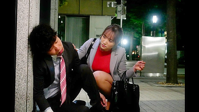 酔った勢いで会社の先輩の乳首をイジったら何度も乳首イキしてセックスすることに…カラダとキスの相性がピッタリすぎてセフレ関係になった！
