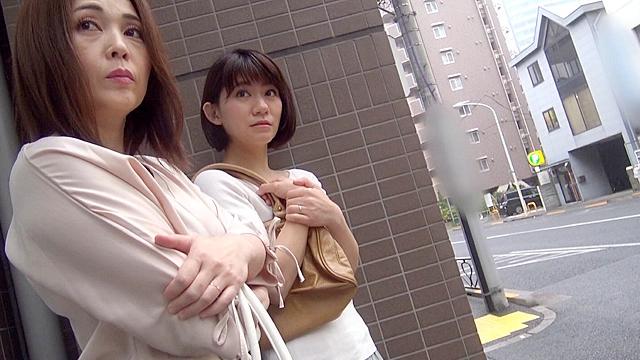 夢の姉妹どんぶり、いただきます。ガチ姉妹をナンパしてW中出し！ 10人4時間