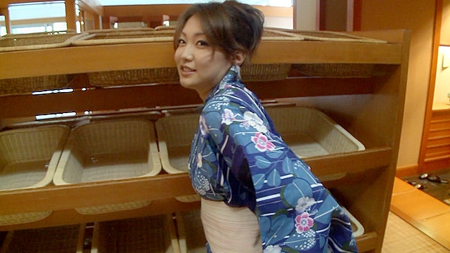 中出し人妻不倫旅行 淫密旅情 4時間