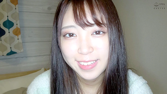 人気女優 加賀美さらチャンの激レア舌ベロ・口内・歯観察！小魚に唾垂らし咀嚼も！！！