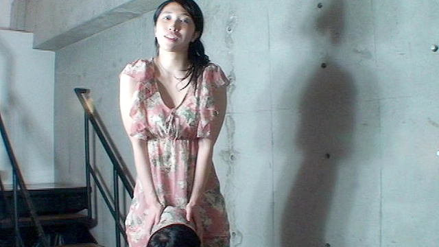 立ちクンニされながら質問に答える女【九】