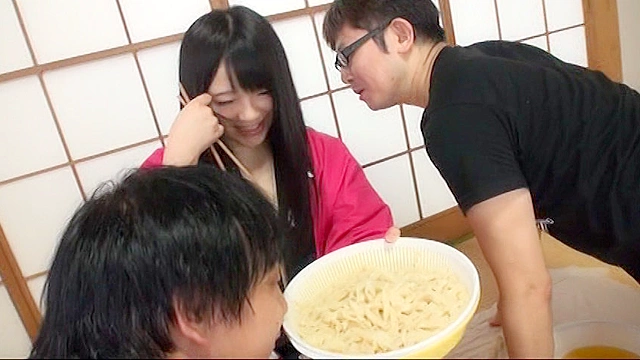 こんなお店があったらいいなシリーズ 本日開店！ 流し尿麺  南 梨央奈
