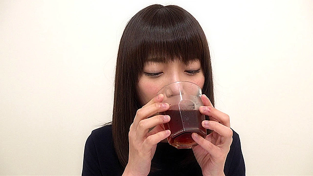 パンティのままでおしっこしてね…と言われてガマンできませんでした 夏原 唯