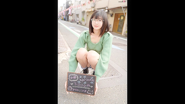 【初撮り】 AV志願のガールズバースタッフと出勤前に 162cm スレンダーボディとちっぱいBカップ 切れ長な瞳の彼女はひとたびメガネを外すと驚くほどの美少女だった！！おしゃべり好きで甘えん坊な彼女は断然ナカイキ派 ふみか・20歳
