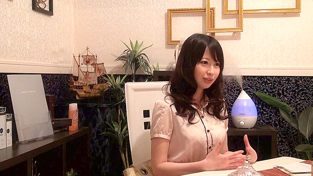 女同士で愛し合う終わらない本気絶頂！ セレブ妻レズ密着エステ じっくりたっぷり人妻20人8時間SP