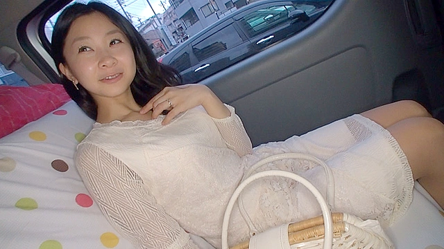 家庭的でかわいい奥さんとガチ不倫。夫にほっとかれて欲求不満の汁だくマ●コを浮気チ●ポで死ぬほど満足させる。