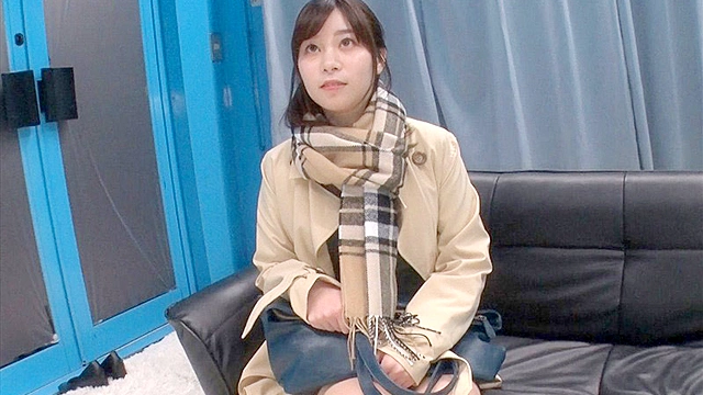 一流企業で働くエリートOL【あやみ】さん マジックミラー号 「下着メーカーのモニター調査」と称して生おっぱいをモミモミしながらインタビュー 清純そうな見た目からは想像もつかない超ドえろ発言連発！敏感な美乳をもみほぐされて激ピストンでイキまくり！