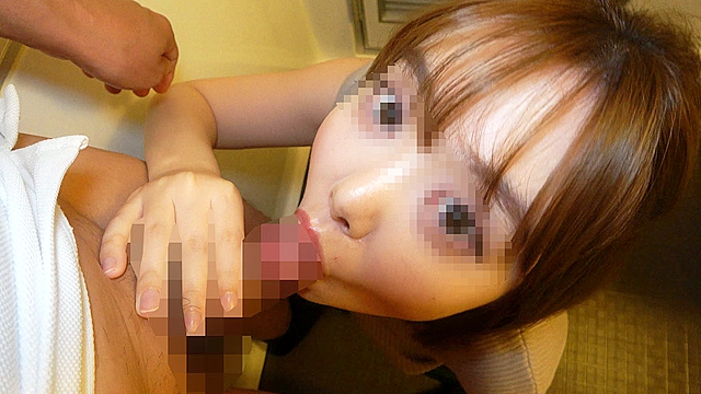 【トイレ連れ込みフェラ／個人撮影】Aちゃん（22）