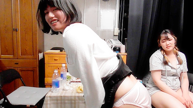 うんゲロ泥●糞プロローグ 出しまくり ドロ●い2人娘の痴態と恥態全公開 お下劣爆飲み編