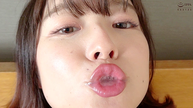 スク水美女が濃厚な唾をドM男に何回も唾すすられ鼻フェラを施す！