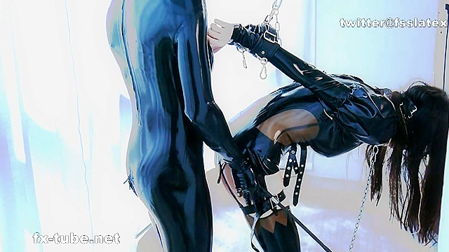 BDSMインフルエンサー、終わらないガチ責めにまたもやよだれイキ