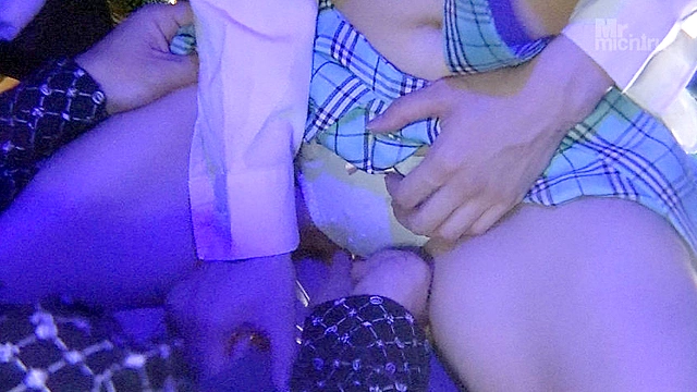 日本最大の繁華街にある「老舗おっぱいパブ」では新人嬢がベテラン嬢から客を奪うために内緒でセックスさせてくれる。しかも生で。6
