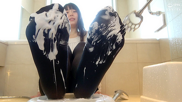 オススメ！OL黒パンストセクシー美女のずぶ濡れ足裏くすぐり
