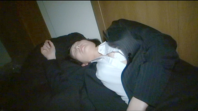 愛蔵版 酔っ払って道で寝ていた女を自宅に持ち帰って性欲のはけ口に使った。【二】