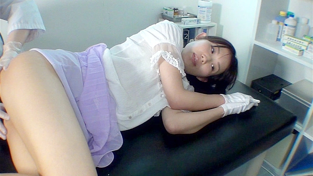 美女の肛門羞恥観察