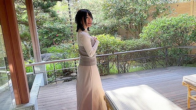 人妻になった元カノを本能のままにハメまくる 性交まみれの不倫旅行 メス汁かけ流し温泉 南梨央奈