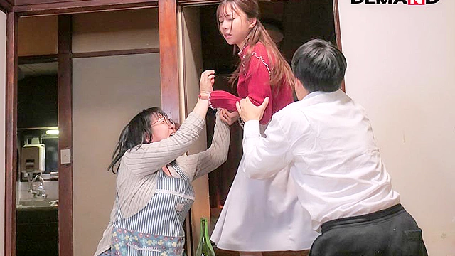 産後まもなく旦那に親権を奪われた姉は、僕に授乳プレイをすることで日々の寂しさを紛らわせています。西野芹那