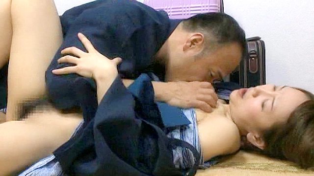 不倫愛し合う中高年男女が求め合う 狂おしくスケベなSEX