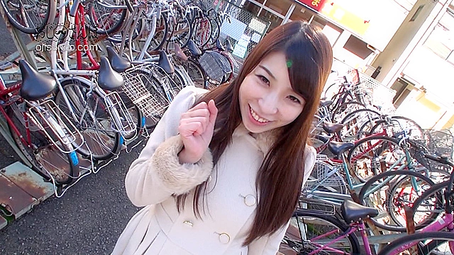 乳首責めだけでイクほど感度の高い美人妻と… おじさんぽ05 AVよりエロいエッチ見たくない？ 張りのあるFカップ巨乳を持つ可愛い人妻と下町探索お散歩デート。おじさんに足を絡めて中出しさせる奥さんの敏感反応がヤバい！ 美桜さん（24）