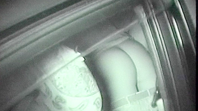 ○撮 不自然に揺れる車の中では…2