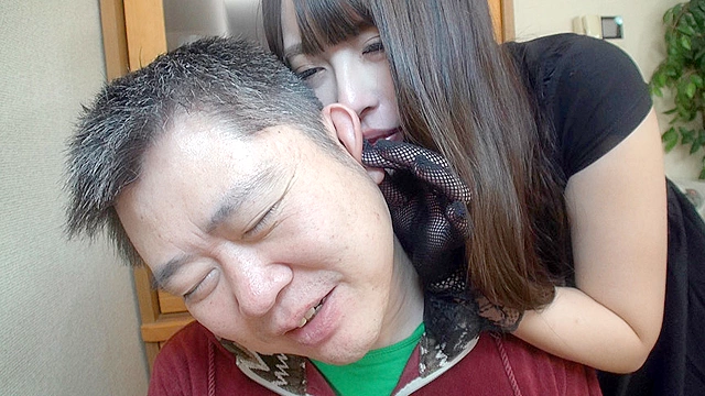 濃すぎるフェチシーンの圧縮洗ってない包茎を嗅ぎ、味わう美女編