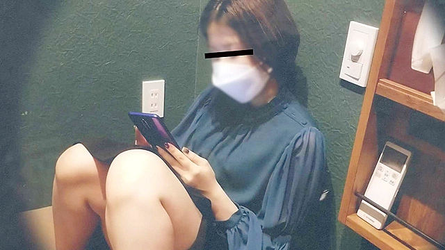 ネカフェ店長が仕込んだ隠しカメラ事件簿～ネットカフェでオナニーする女達隠撮編3