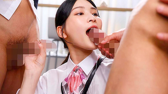 反り勃ったチ○ポと溜まった精液を毎日笑顔で舐めとってくれる性交販売レディ本庄さんに密着 本庄鈴