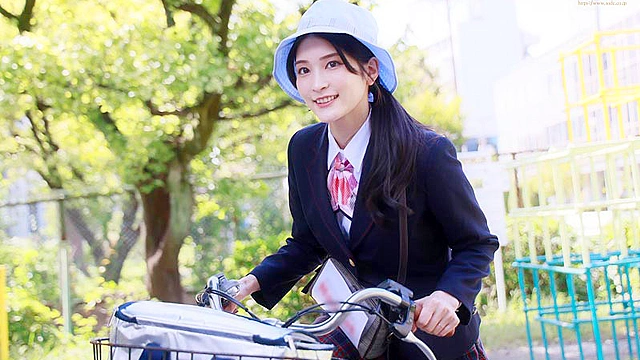 反り勃ったチ○ポと溜まった精液を毎日笑顔で舐めとってくれる性交販売レディ本庄さんに密着 本庄鈴