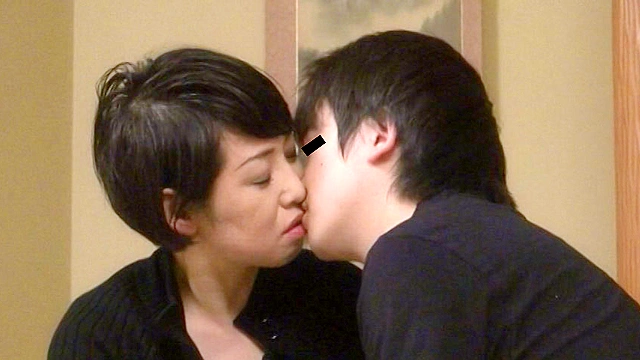 母子家庭悲話※リアル母子相姦AV “愛する一人息子が作った借金を返す為、息子と母子姦通中出しする母親たち” 第2幕