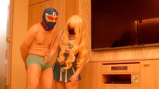 チアリーダーの男性器責め