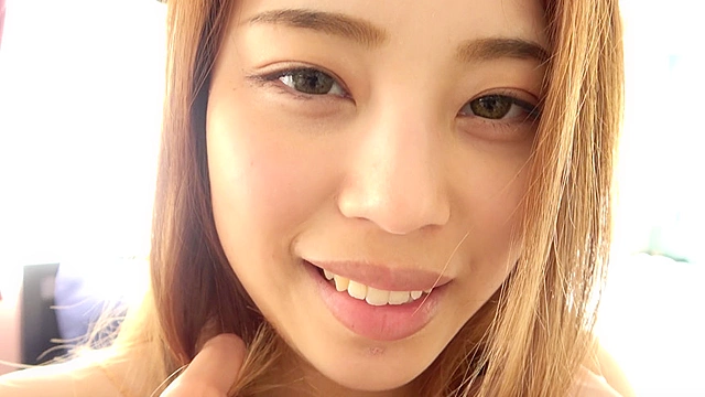 人気女優 森山なつかチャンの脇観察＆乳首くすぐり攻め！