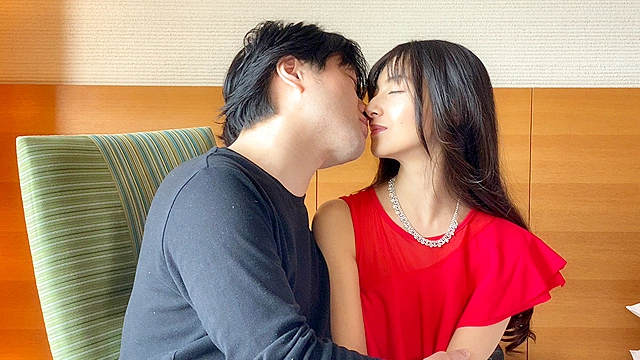 あのクイーンオブHOTが遂に中出しデビュー！AV女優らしからぬ…秘書かOL、はたまた愛人か？ 平清香／南かおり