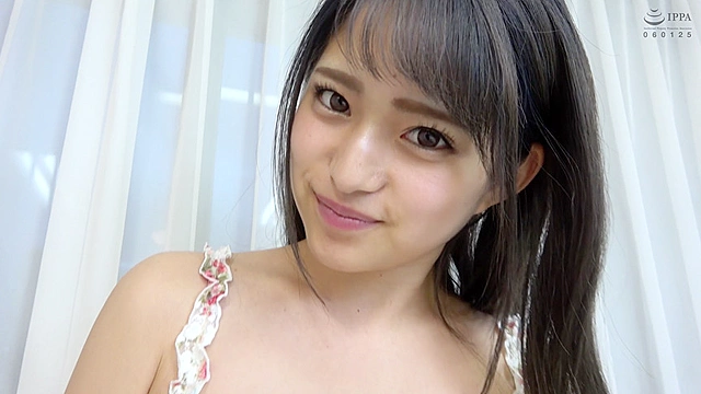 大人気女優 渚みつきチャンの唾垂らし＆その唾をつけて乳首オナニー！
