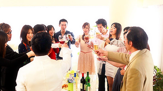 浮気妻12人 人妻が集まったらスゴイ事になっちゃいました！夫婦でホームパーティに行ったら…旦那に内緒で昼間の合コン開催…奥さま達はっちゃけすぎでーす！！