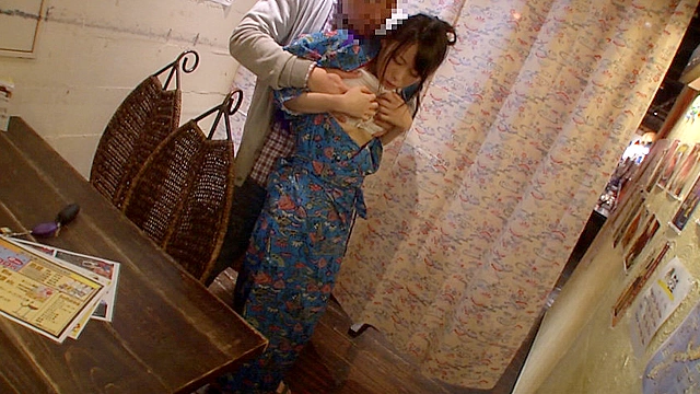 接客中に顔を紅潮させながら感じまくるバイト娘11 5店舗全員中出し SP ～バッティングセンター、沖縄料理店、うどん屋、古着屋、ゲームセンター～