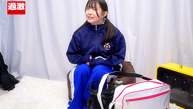 【バレー部みさきちゃん】失禁マジックミラー号 股間直押し！スクワット“電マ”カウンターで目指せ100プッシュ！快感に我慢できずガニ股でお漏らしイキしてしまう部活帰り女子○生