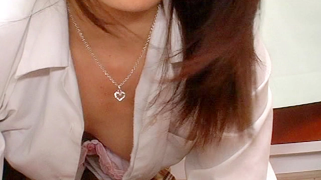 胸チラ 谷間･ゆるブラ･ノーブラ 美女32人