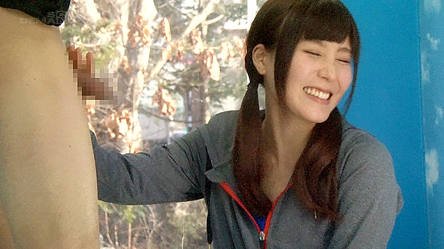 マジックミラー号 スポーツ系サークルの先輩と後輩女子大生がカーテン1枚隔てて2組同時にHなゲームで盛り上がったら、隣同士なのにカラダが疼いて声我慢ケイレン絶頂が止まらない！