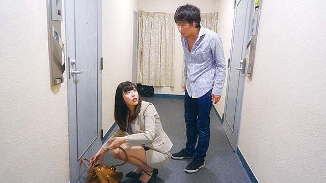 巨乳美人OLが部屋のカギを落としてしまったら…宝生リリー