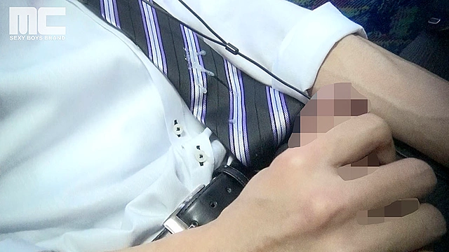 イケメン若リーマンの「露出オナニー」を弱みにして近所の薄汚れた公衆便所で軟禁し性処理道具へと調○していく…。